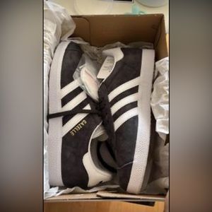 adidas grey gazelle